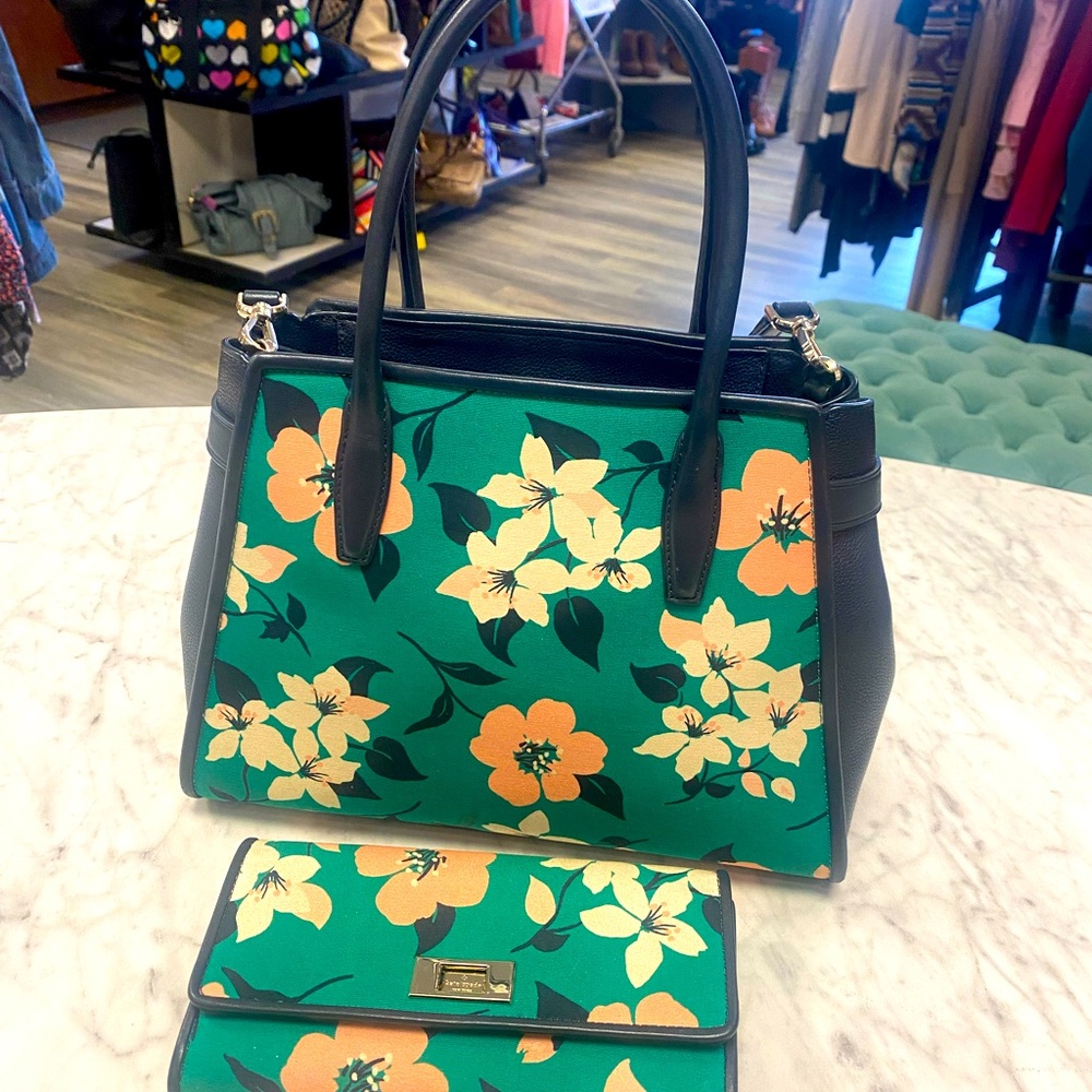 Kate spade med/sm crossbody with wallet. Green/pink floral leather NWOT